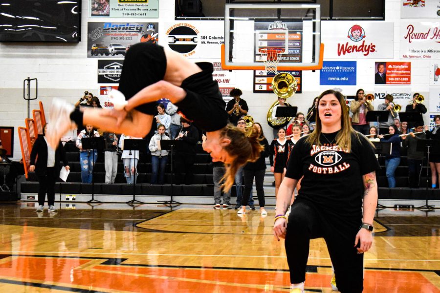 We know that winter sports have begun. The Mount Vernon High School held a pep rally on Friday, November 22, 2022. Basketball, wrestling, swimming, diving, and cheerleading were all acknowledged at the rally.