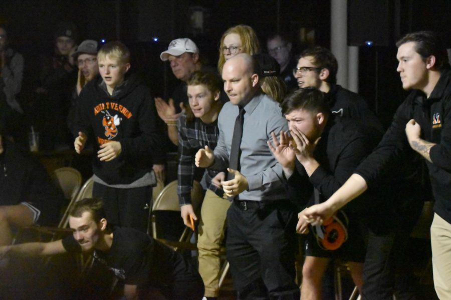 Wrestling prepares for their duel