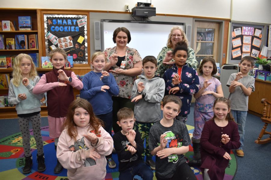Pleasant Street Elementary starts a sign language club