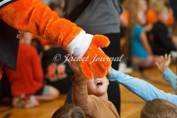 Senior fall sports members and the 2023 Homecoming Court led the elementary schools in a Homecoming Pep Rally