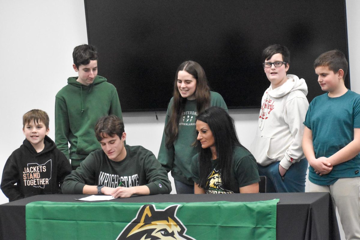 Logan Eggert signs with Wright State for track
