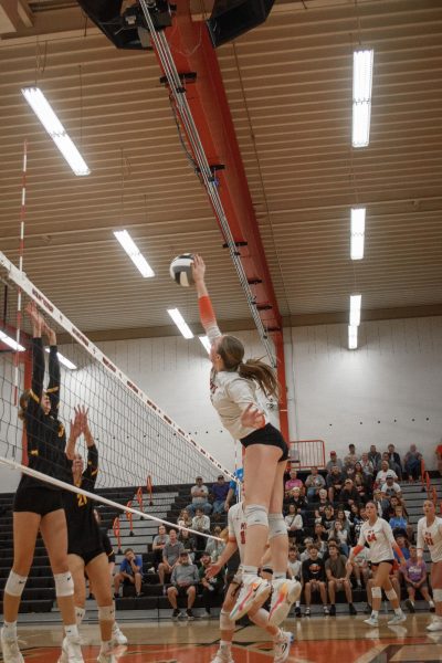 Senior Katelyn Thompson goes up for kill as the Jackets move to the district finals.