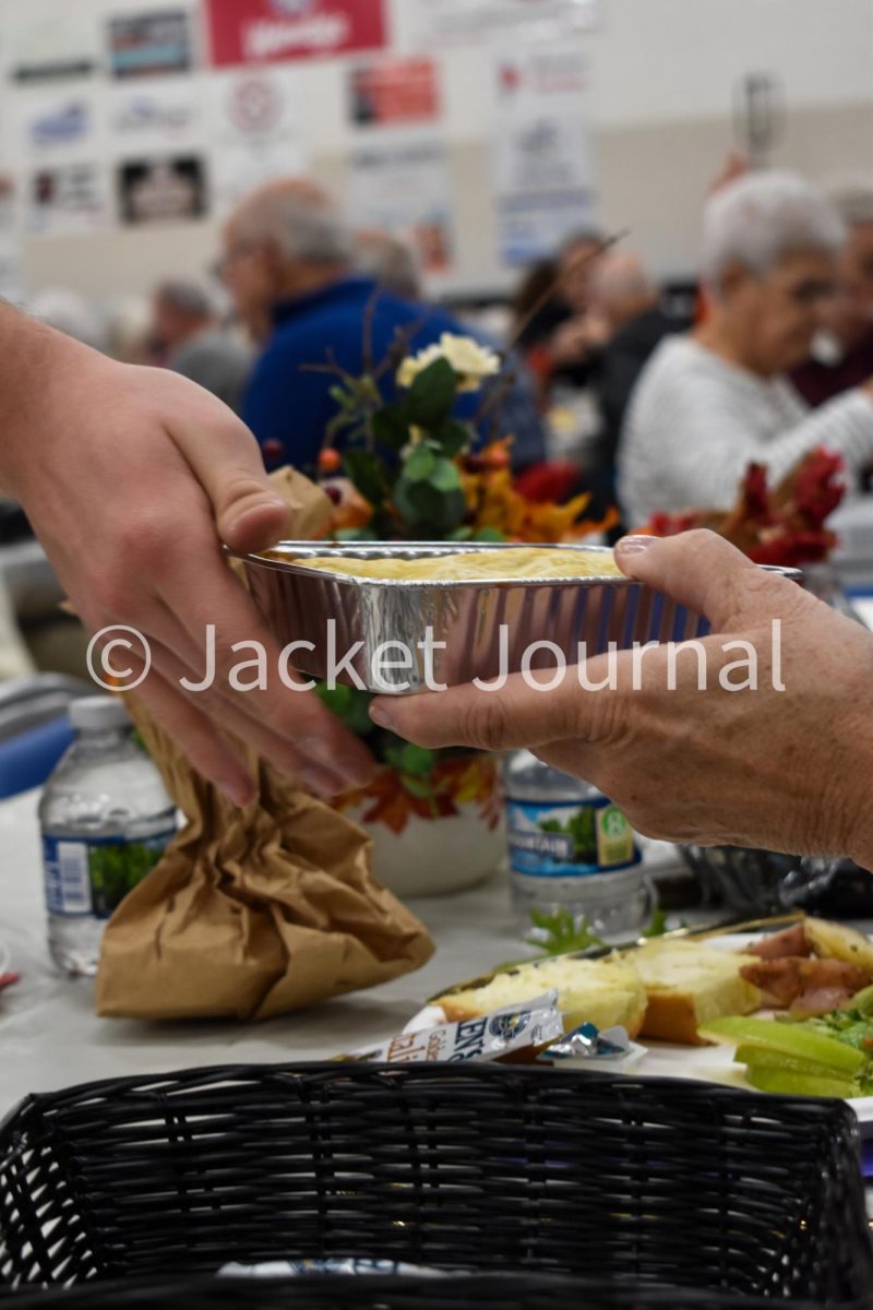 Mount Vernon Schools Celebrate Seniors with Holiday Luncheon and Choir Performance