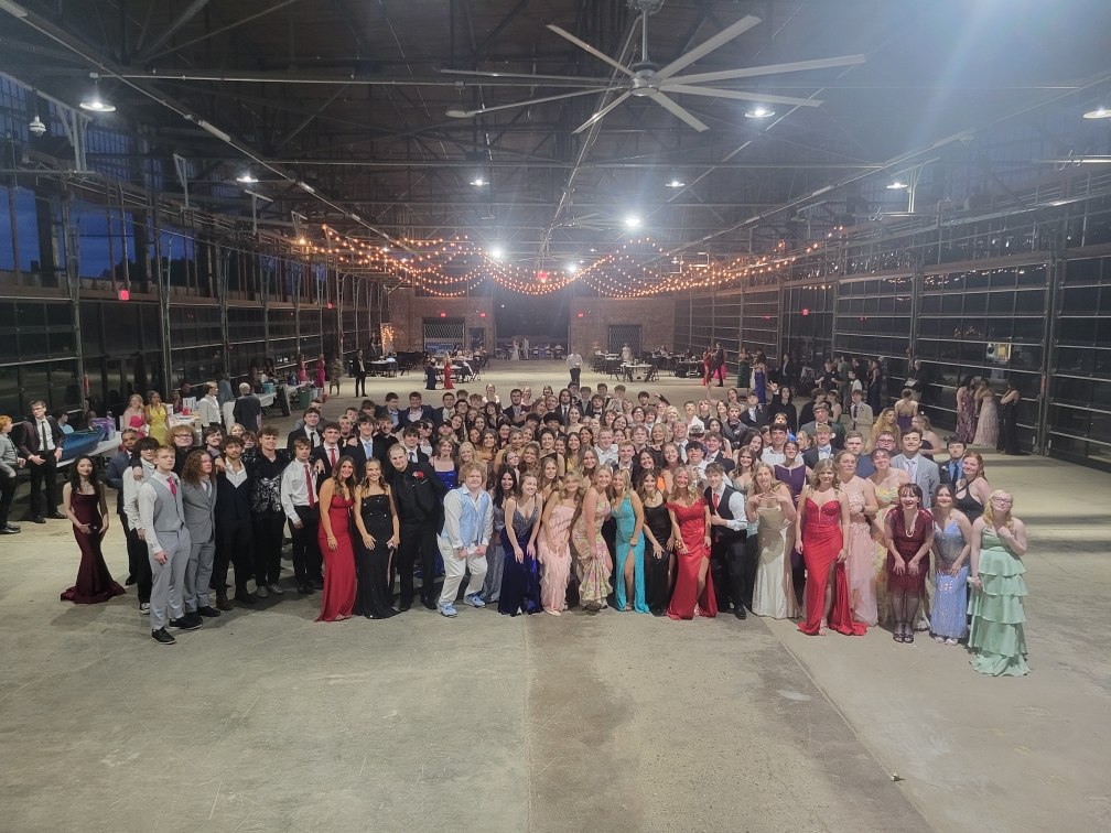 MVHS seniors finish their final dance at MVHS