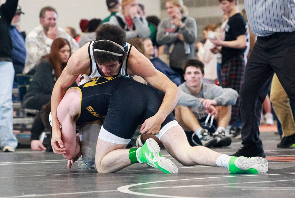 Junior Gabe Thomas wins the Licking County League title